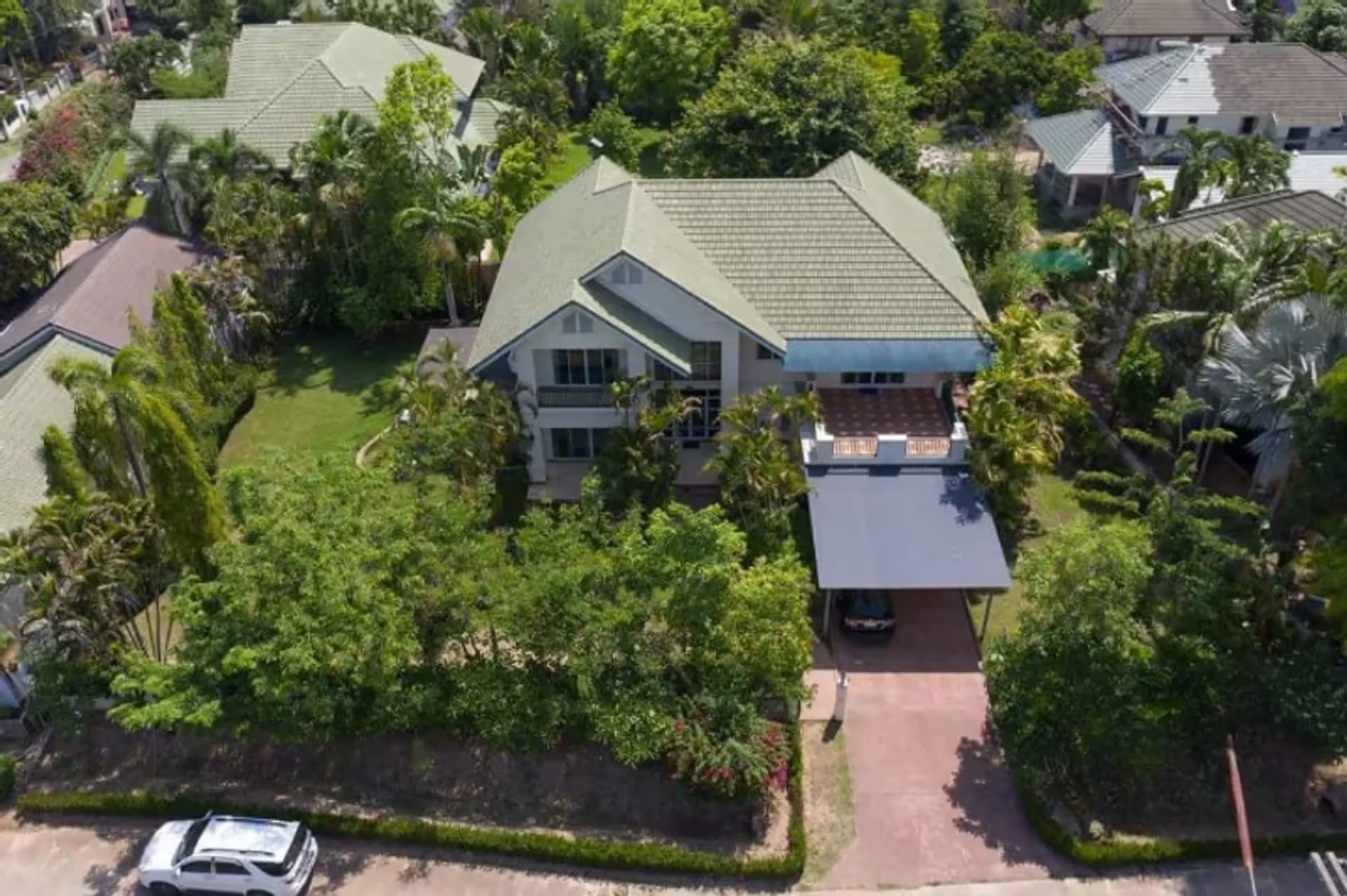 5 Bedroom House - Image 62