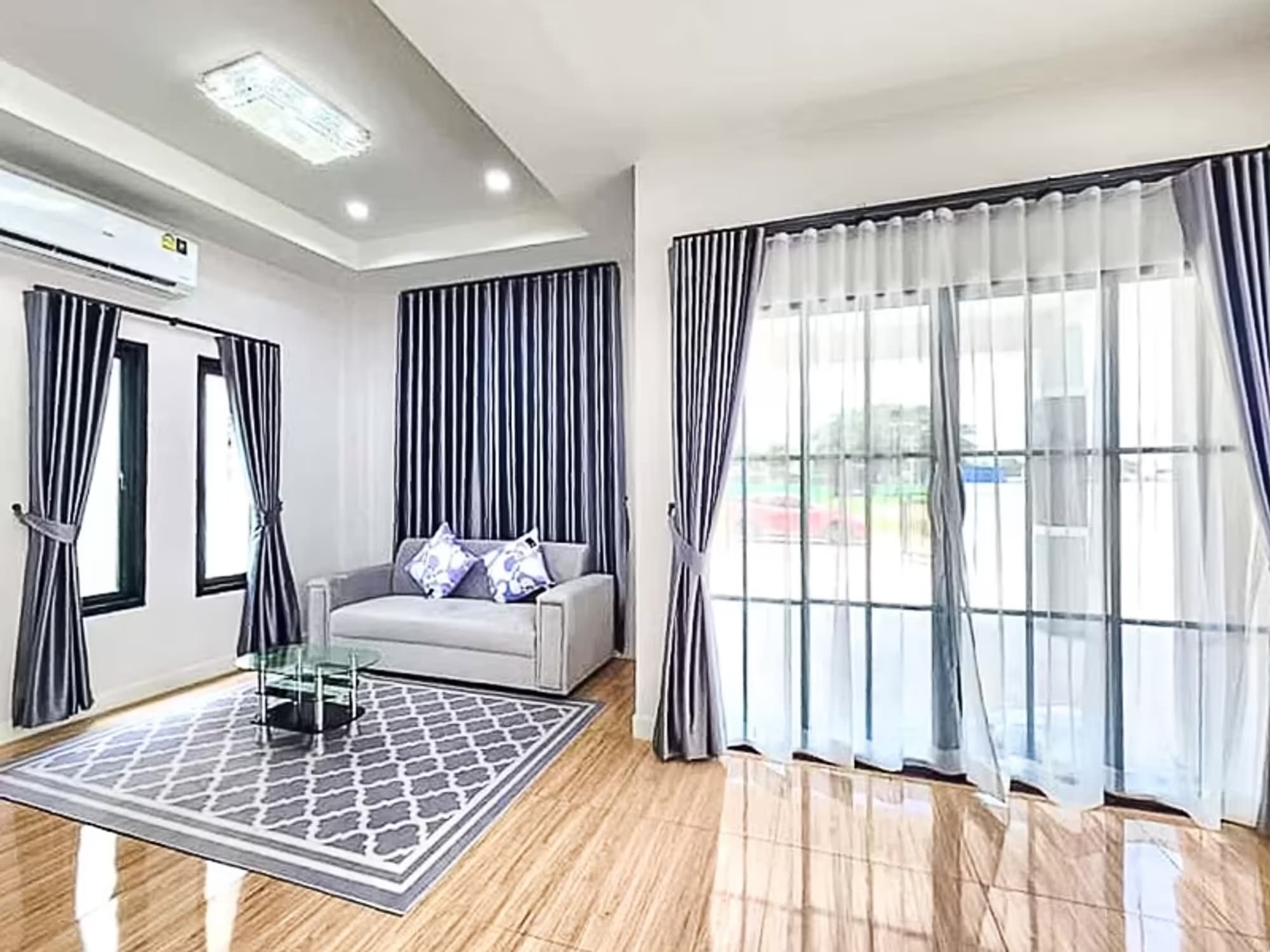 4 Bedroom House - Image 11
