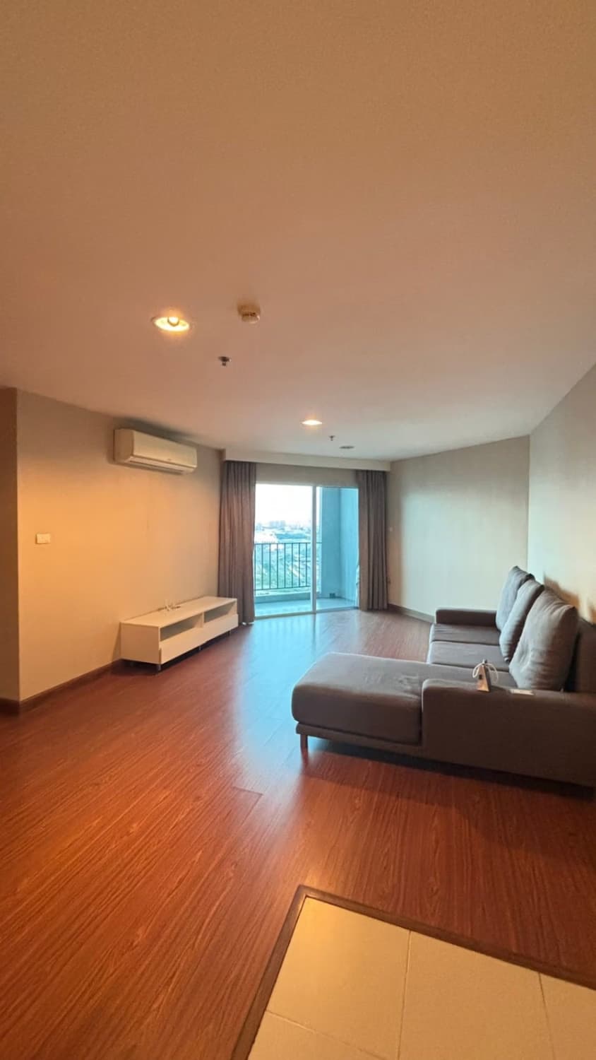2 Bed Condo for Sale in Huai Khwang - Image 1