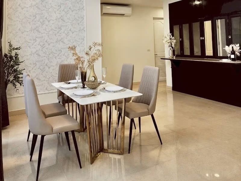 5 Bed House for Rent in Din Daeng