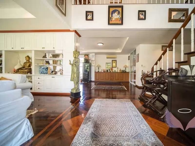 5 Bedroom House