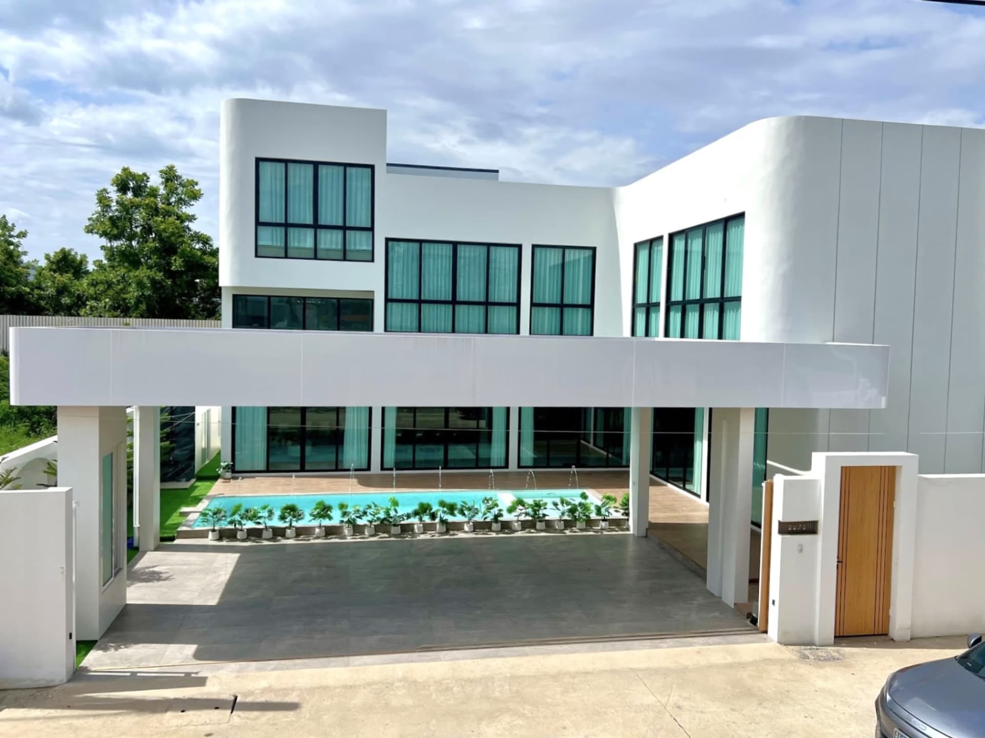 7 Bed House for Rent and Sale in Mueang Chiang Mai District - Image 2