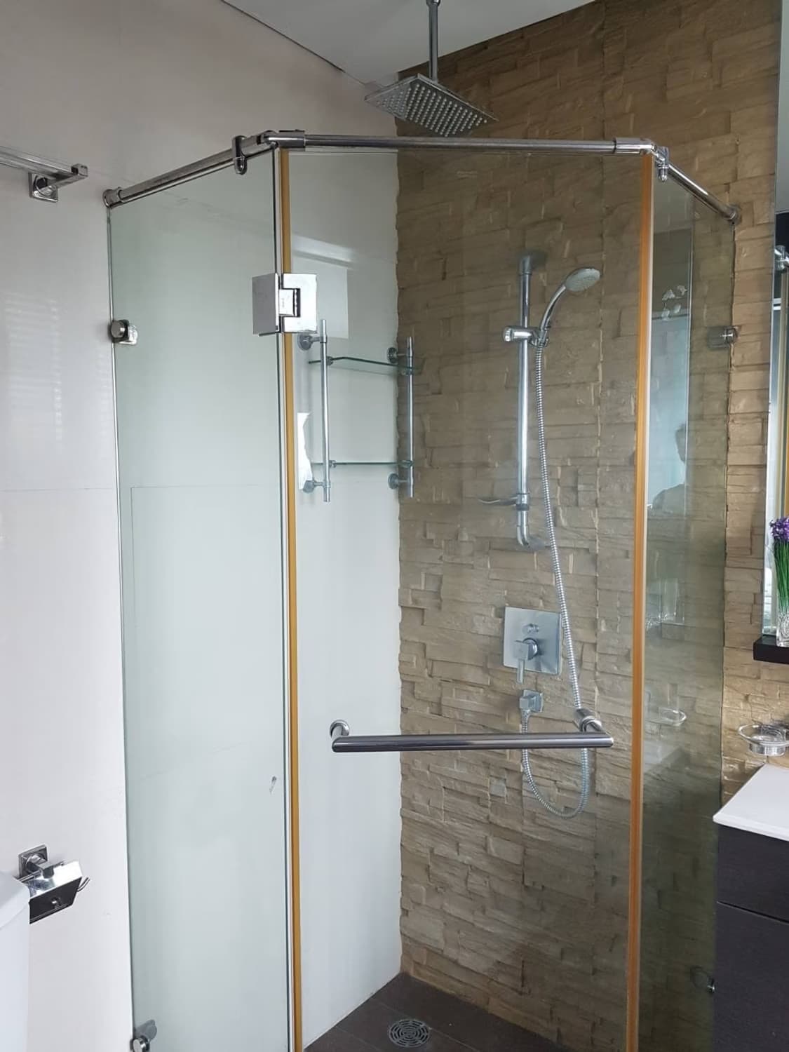 2 Bed Condo for Rent in Khlong San - Image 8