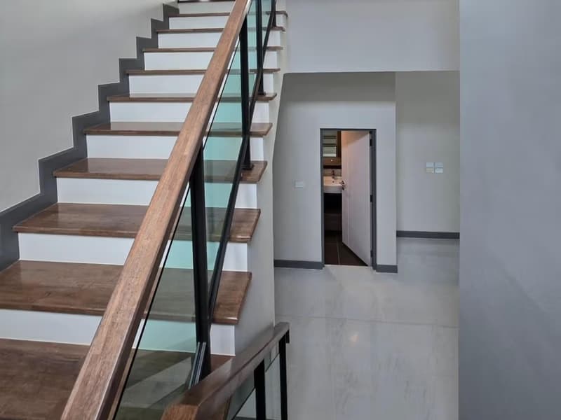5 Bed House for Rent in Bang Phli