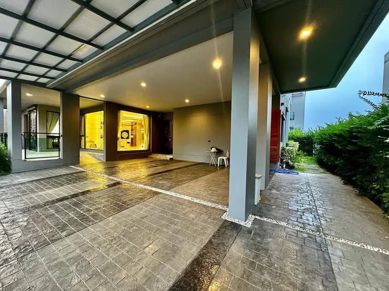 5 Bed House for Sale in Saphan Sung