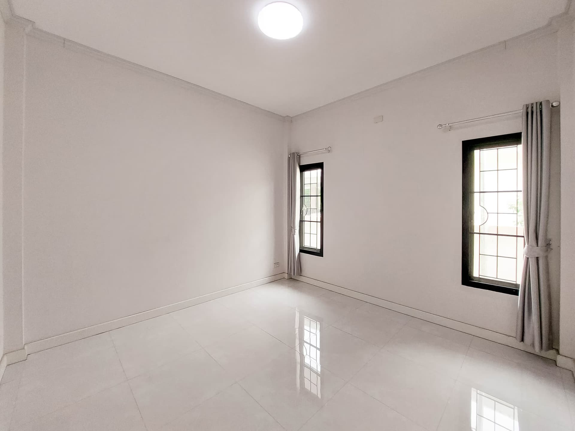 3 Bed House for Rent in Hang Dong - Image 7