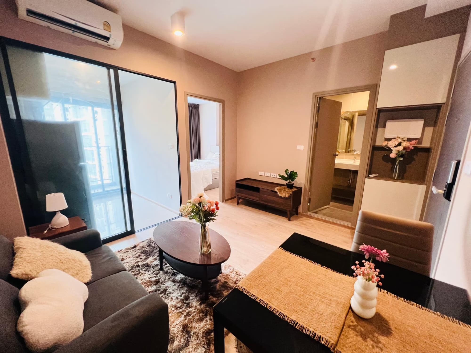 1 Bed Condo for Rent  Near Phra Ram 9 MRT - Image 1