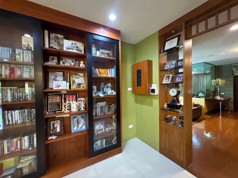 6 Bed House for Sale in Hang Dong District