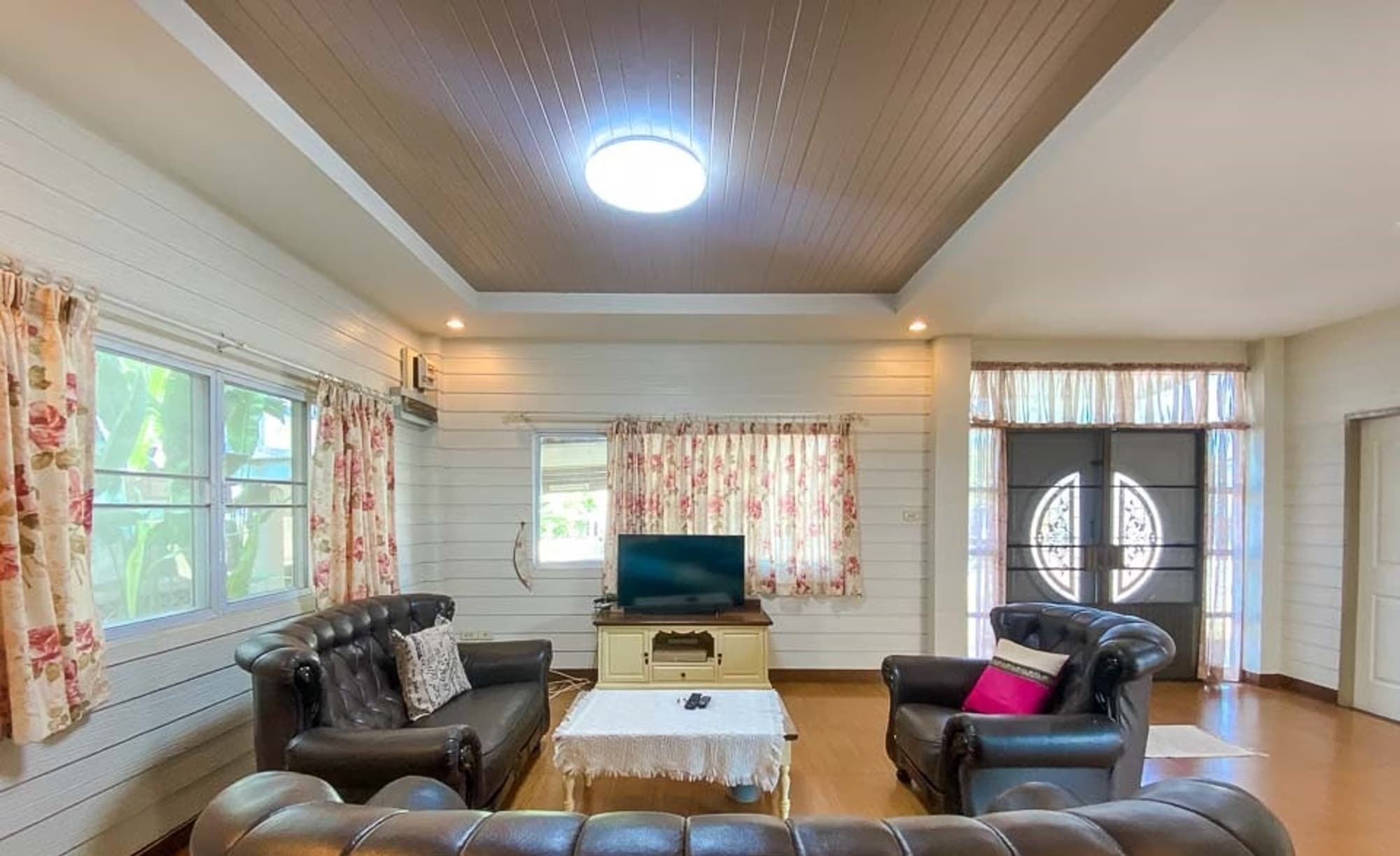 6 Bedroom House - Image 3