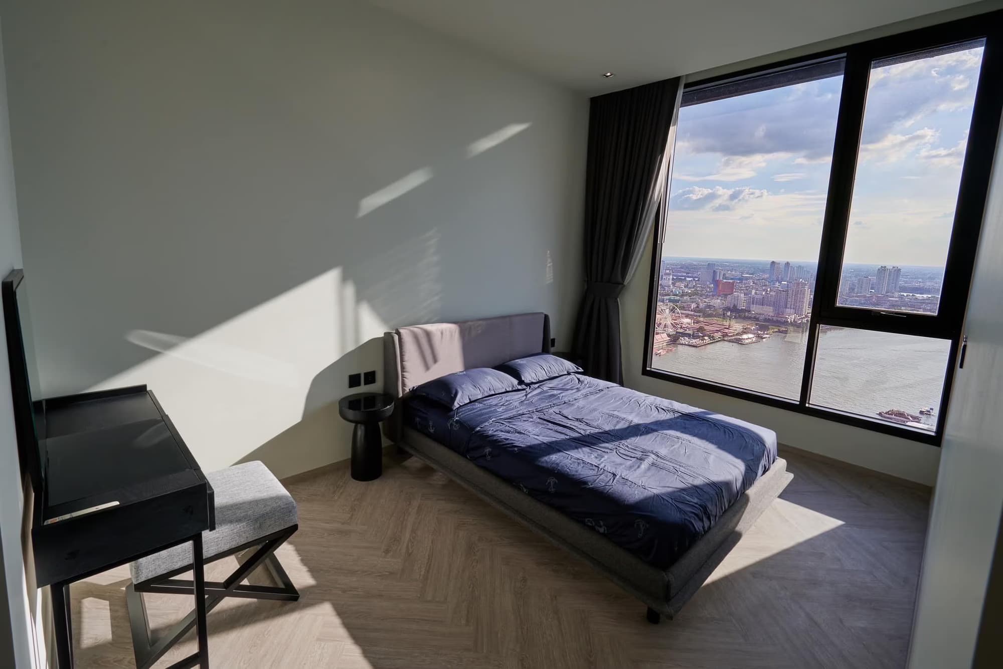 2 Bed Condo for Rent in Khlong San - Image 11