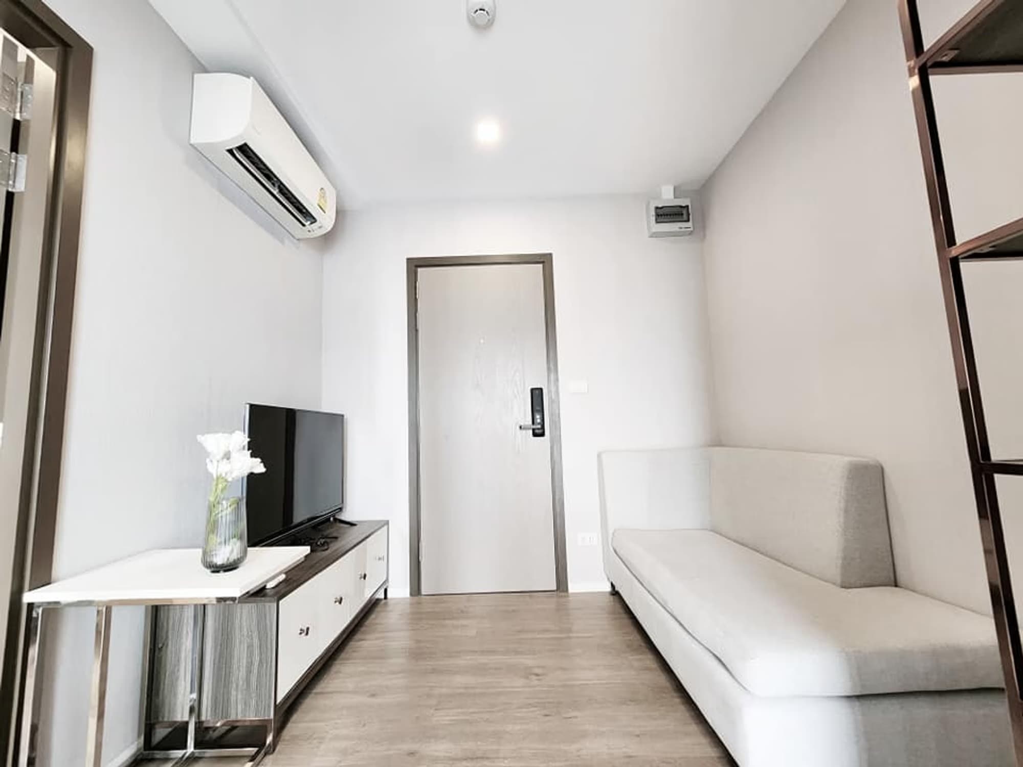 1 ห้องนอน Condo สำหรับ จำหน่าย ใกล้ Udom Suk BTS - Image 1
