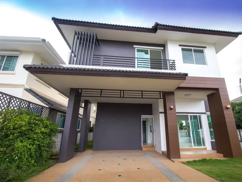 Code 1372 A single house in Harmony for rent/sale