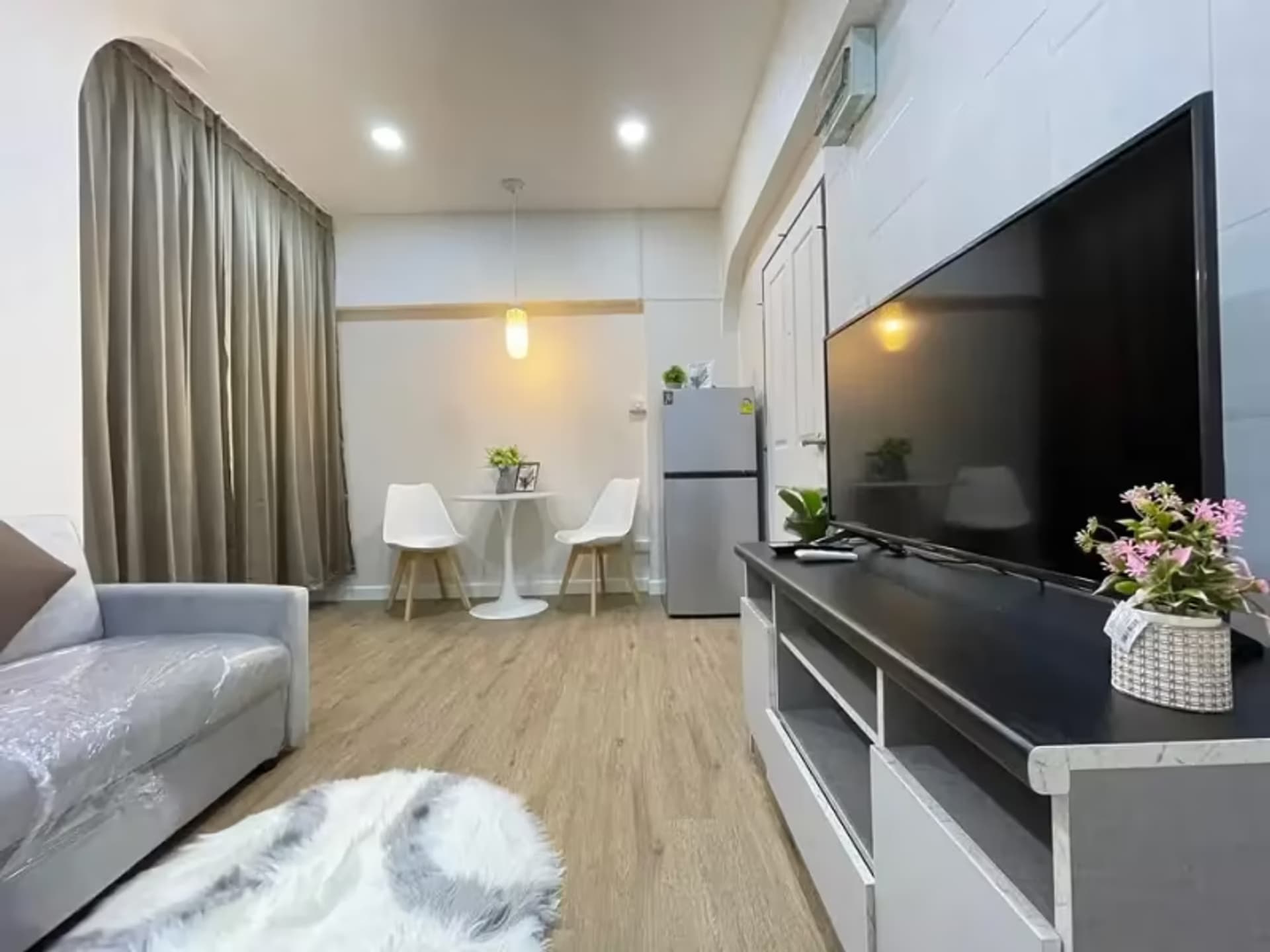 1 Bedroom Condo - Image 4