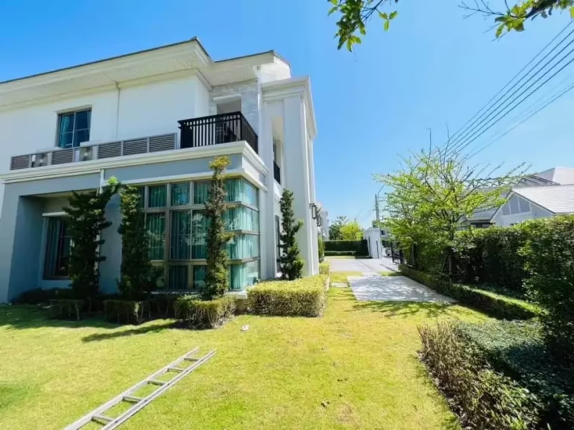 4 Bedroom House - Image 12