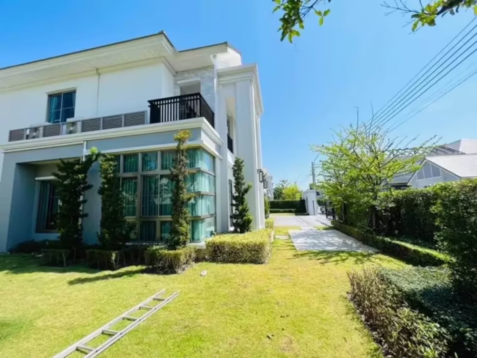 4 Bedroom House - Image 12