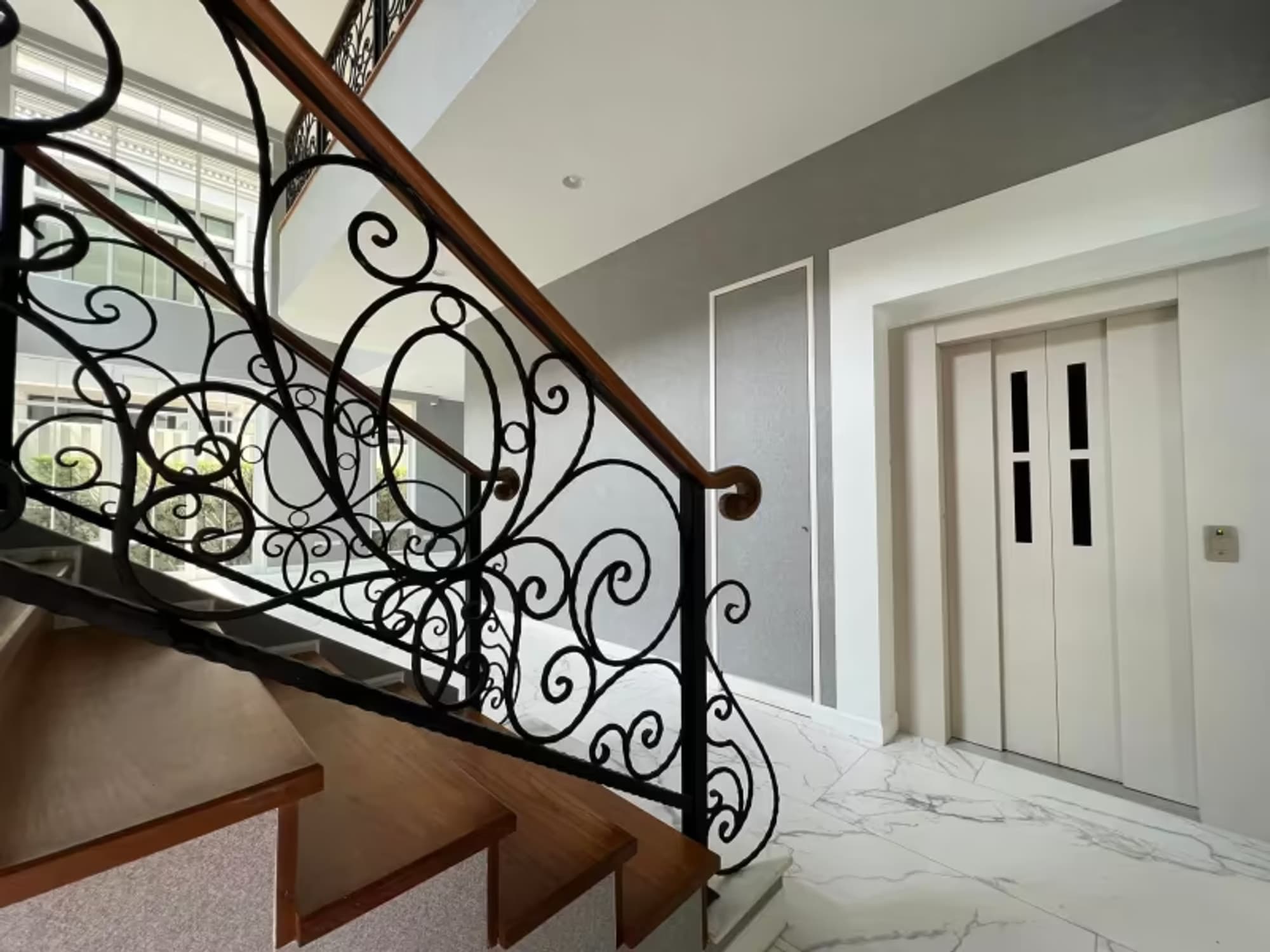 5 Bedroom House - Image 14