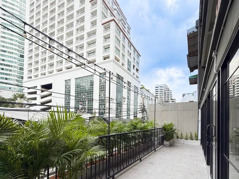 Studio Commercial for Rent in Khlong Toei