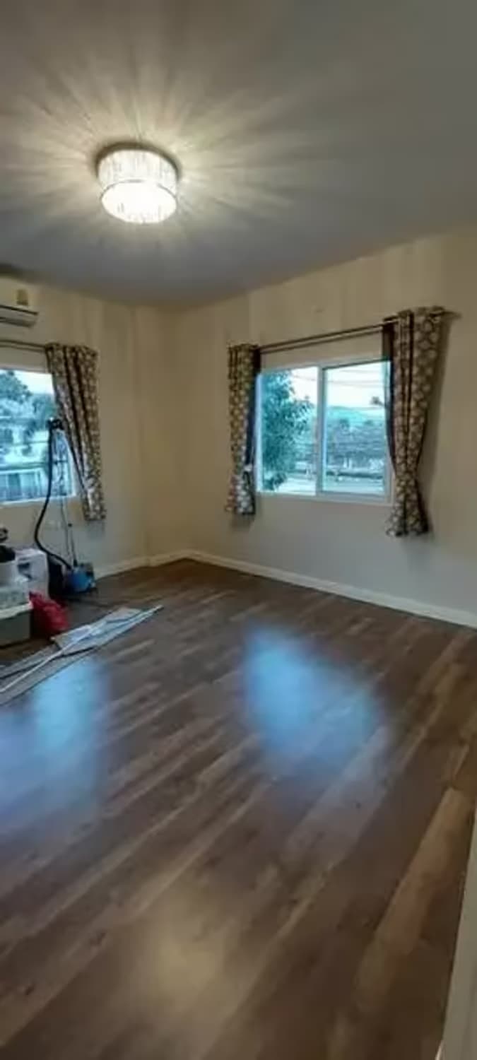 5 Bedroom House - Image 28