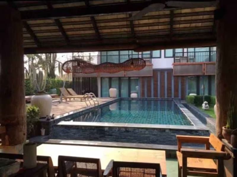 6 Bedroom House