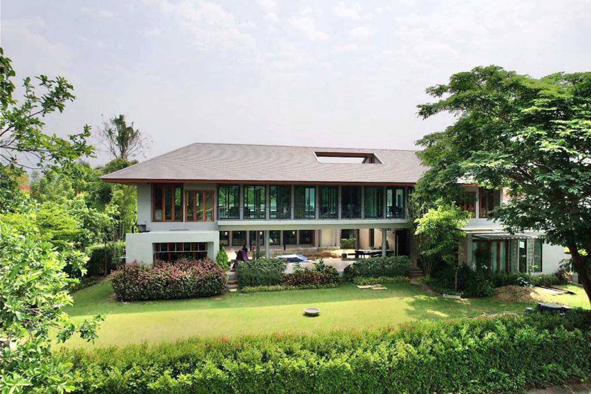 4 Bedroom House - Image 1