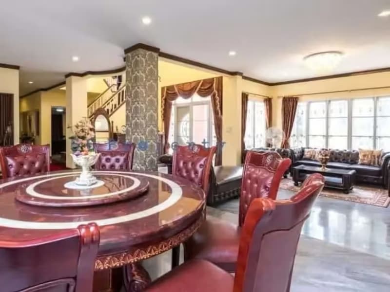 6 Bedroom House