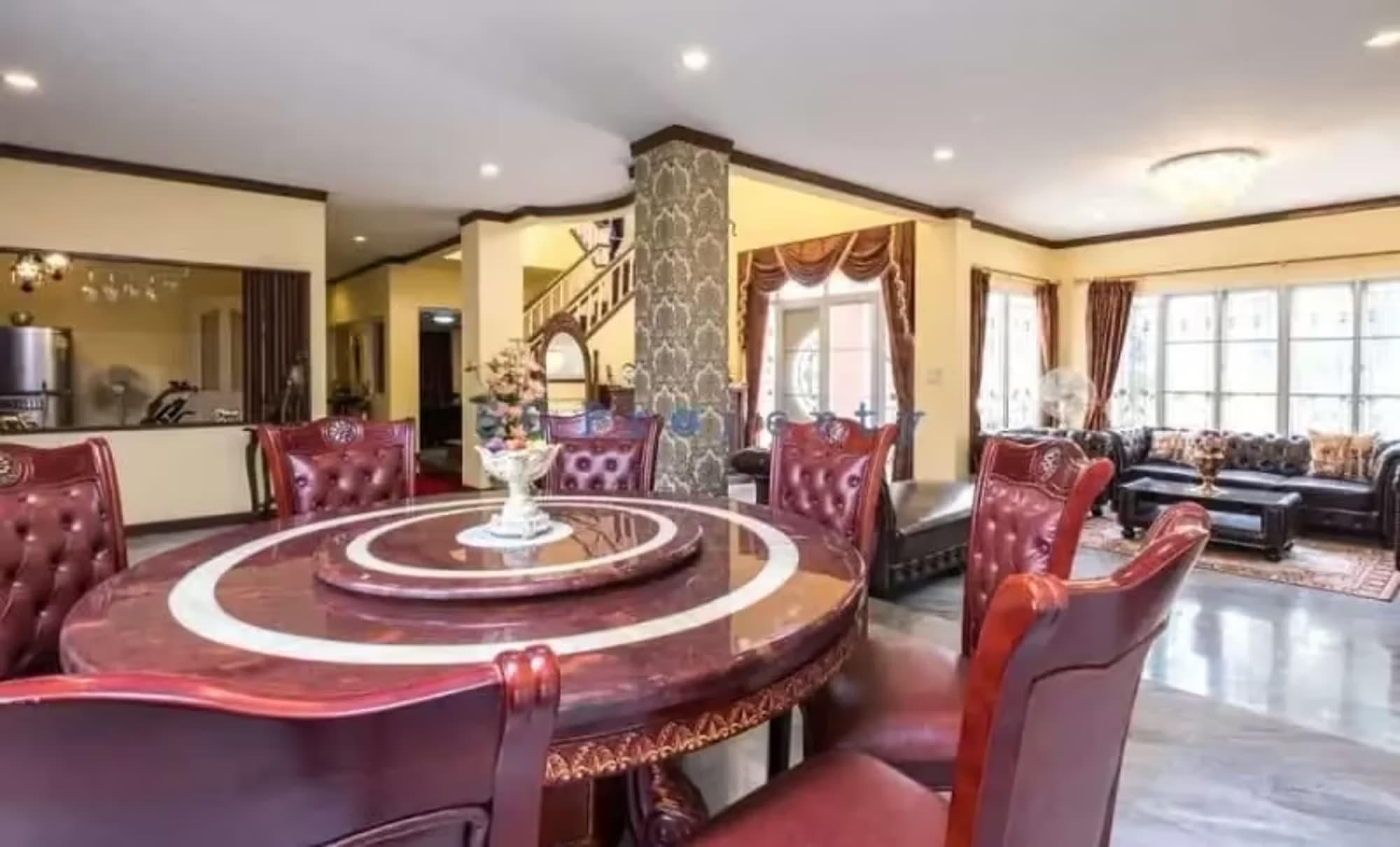 6 Bedroom House - Image 20