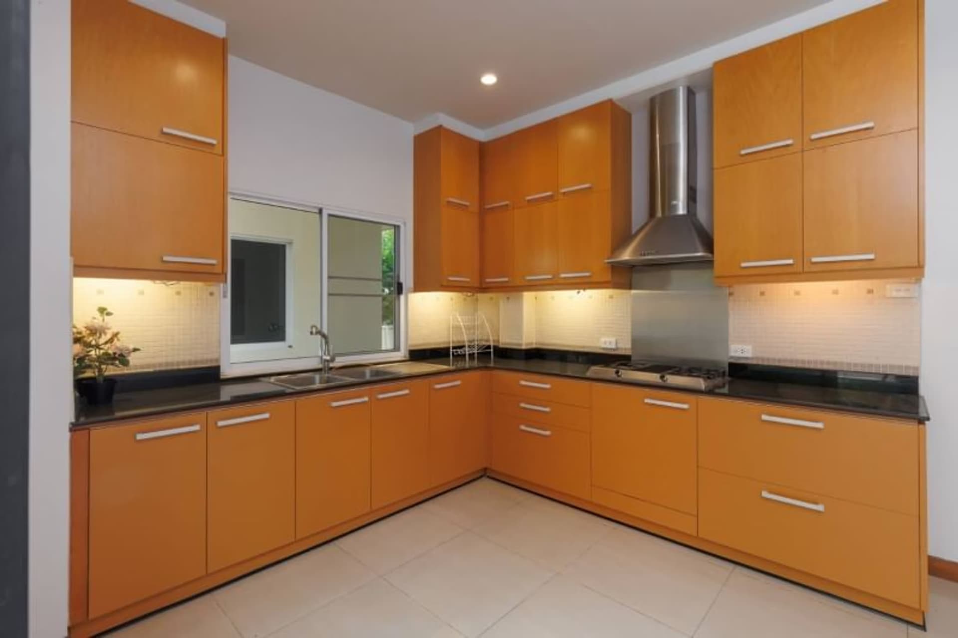 3 Bed House for Rent and Sale in Hang Dong - Image 8