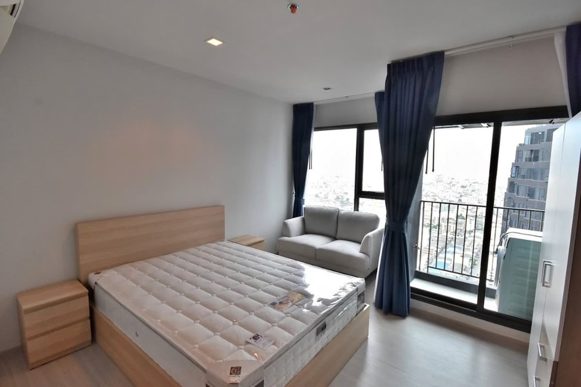 null Bed Condo for Rent and Sale  Near Phra Ram 9 MRT - Image 19