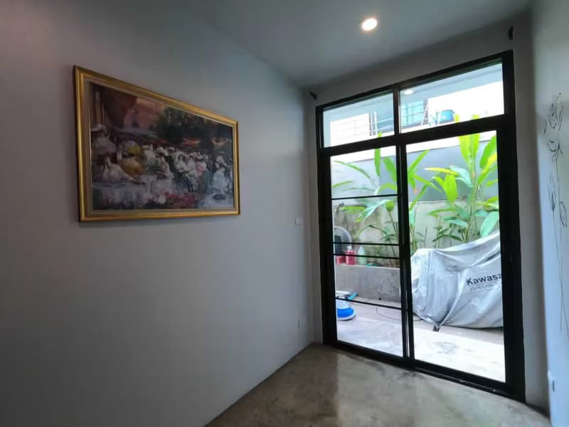 6 Bedroom House