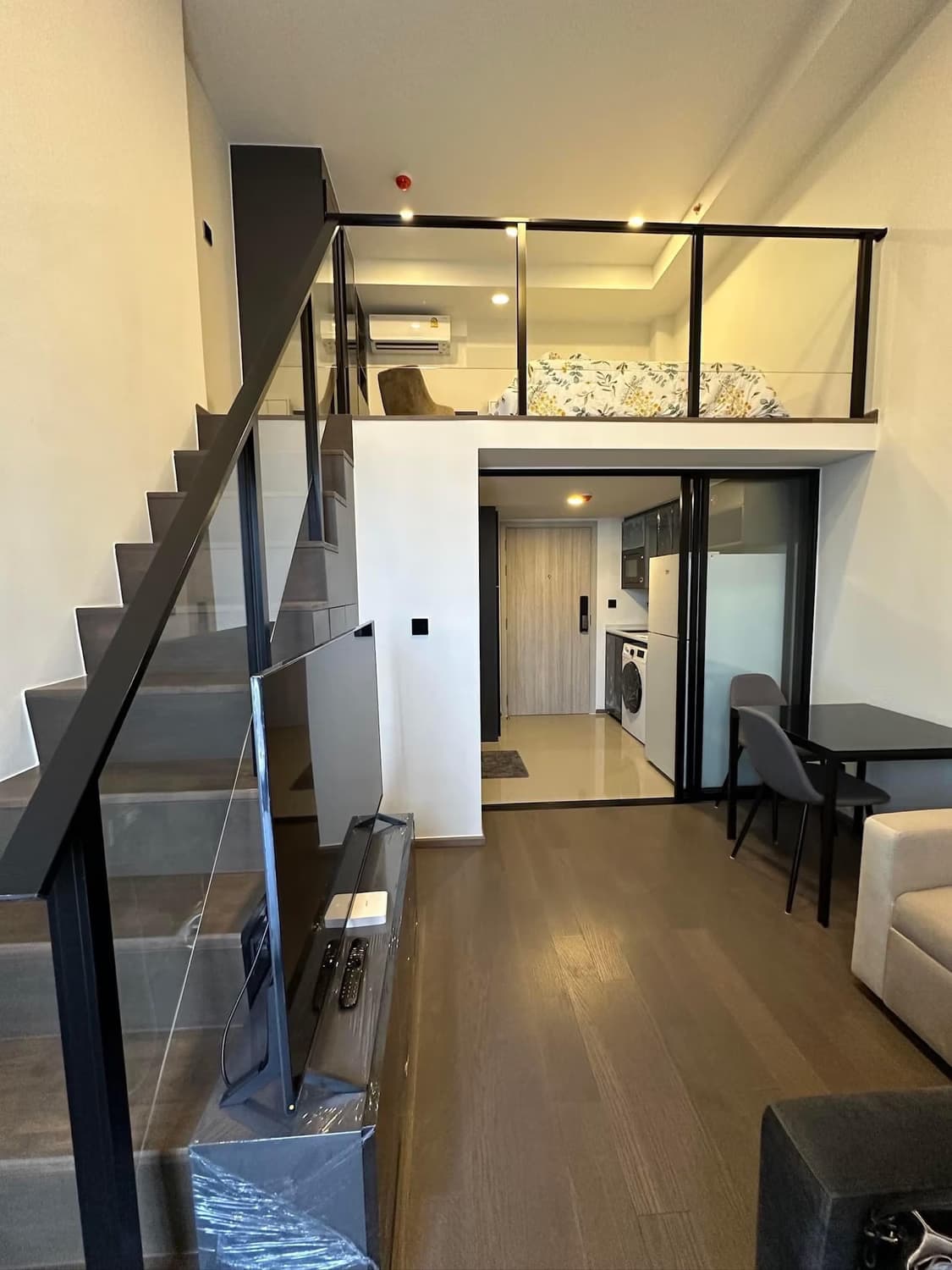 1 Bed Condo for Rent  Near Hua Lamphong MRT - Image 2