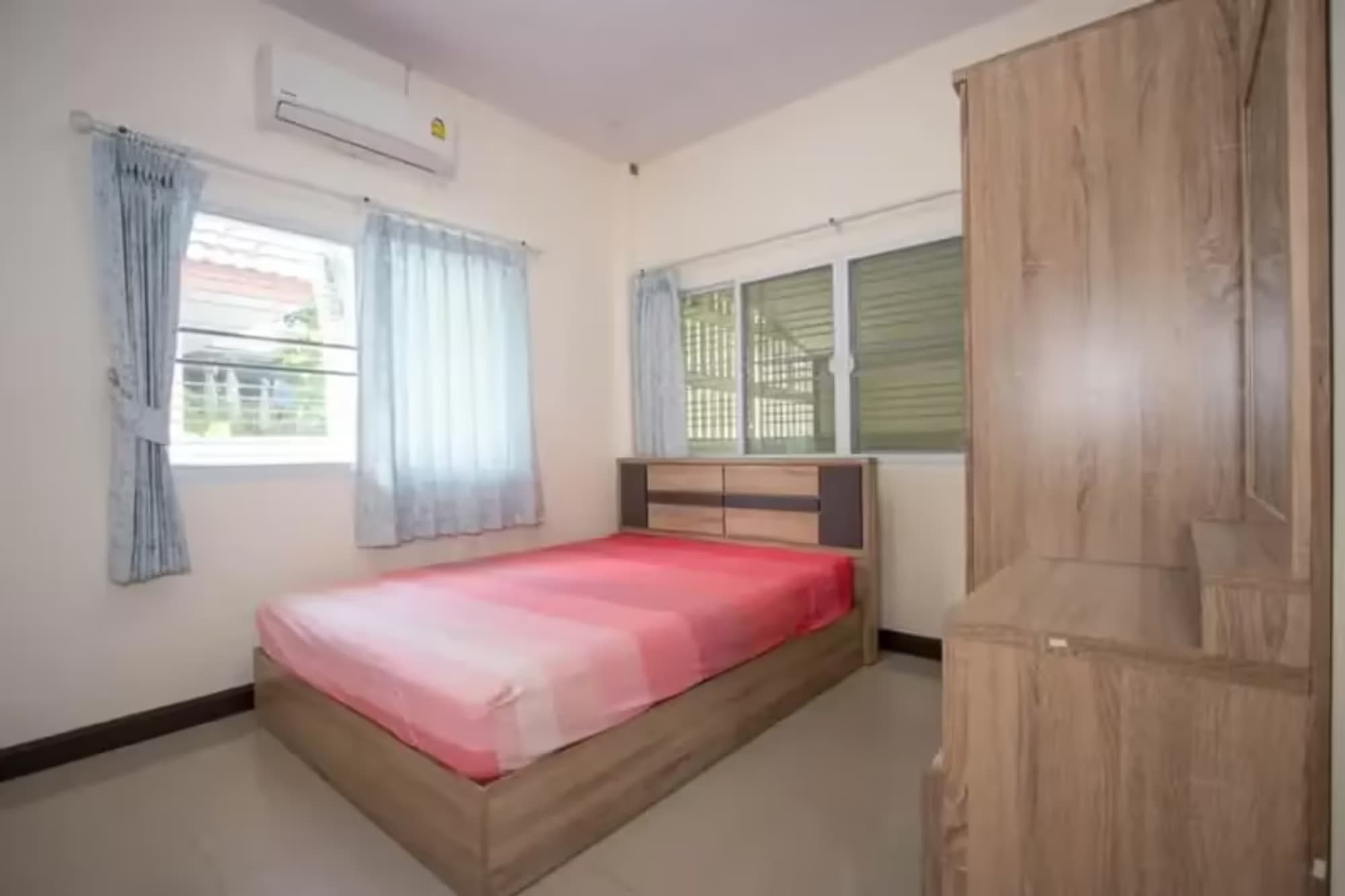 2 Bedroom House - Image 4