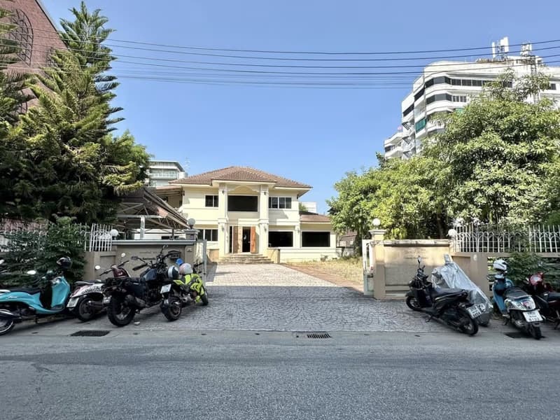 1 Bed Commercial for Rent in Mueang Chiang Mai