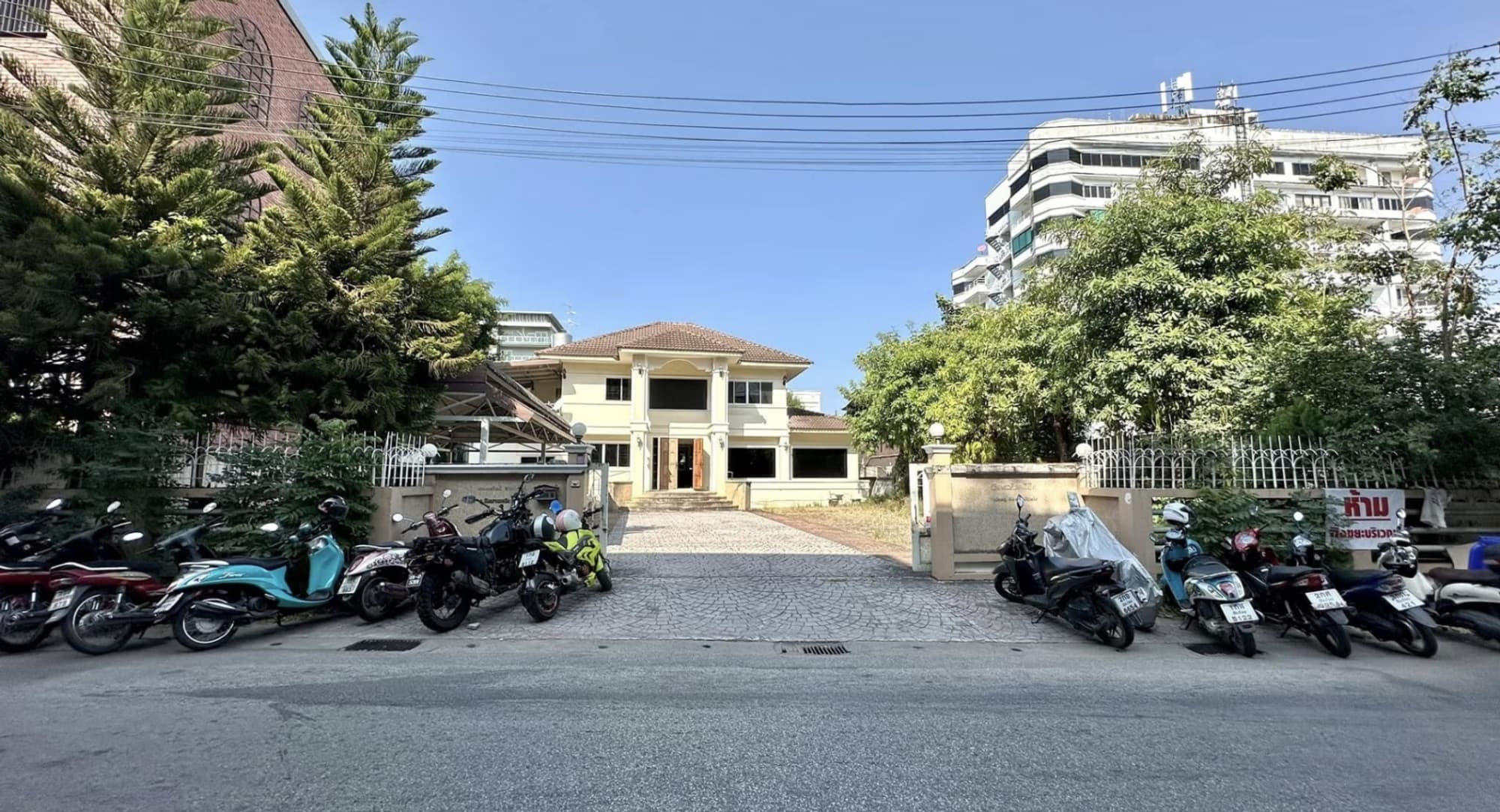 1 Bed Commercial for Rent in Mueang Chiang Mai - Image 1