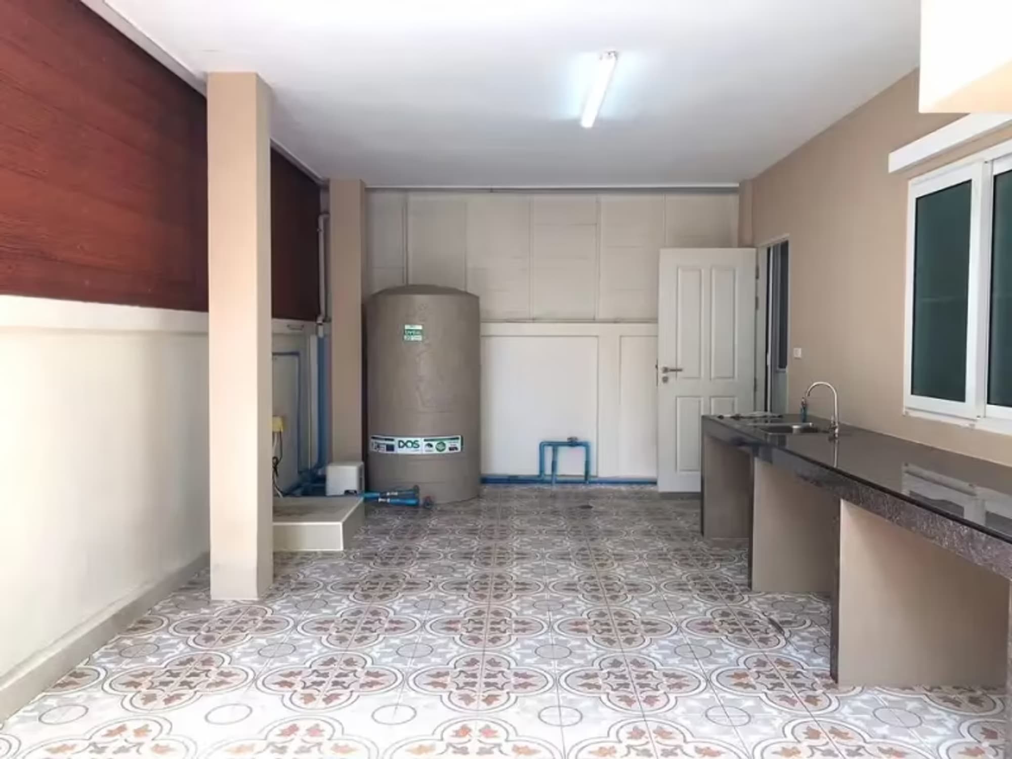 4 Bedroom House - Image 9