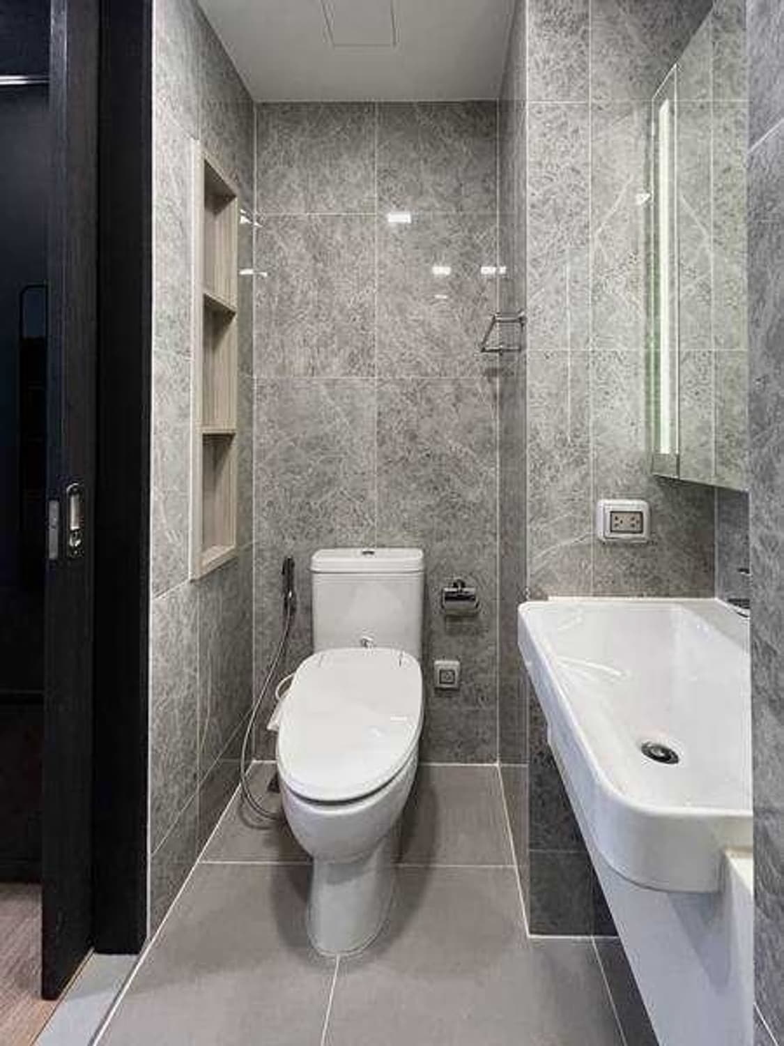 Studio Condo for Rent in Phaya Thai - Image 14