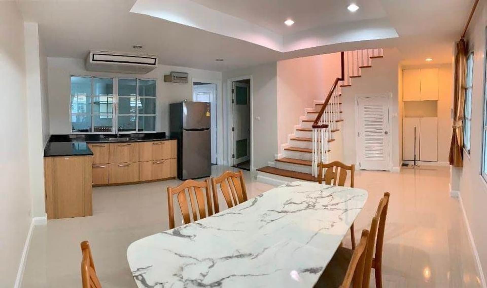 4 Bedroom House - Image 9