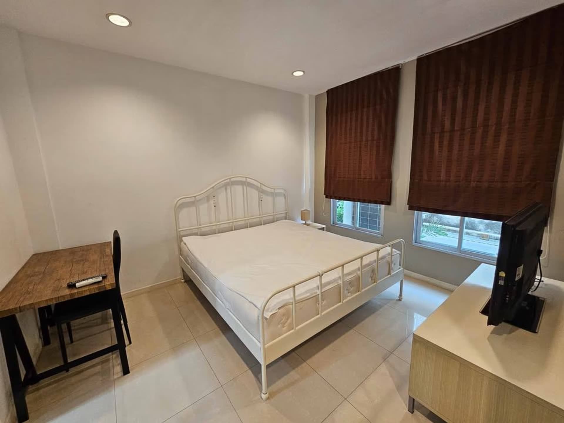 5 Bed Townhouse for Rent in Yan Nawa - Image 9