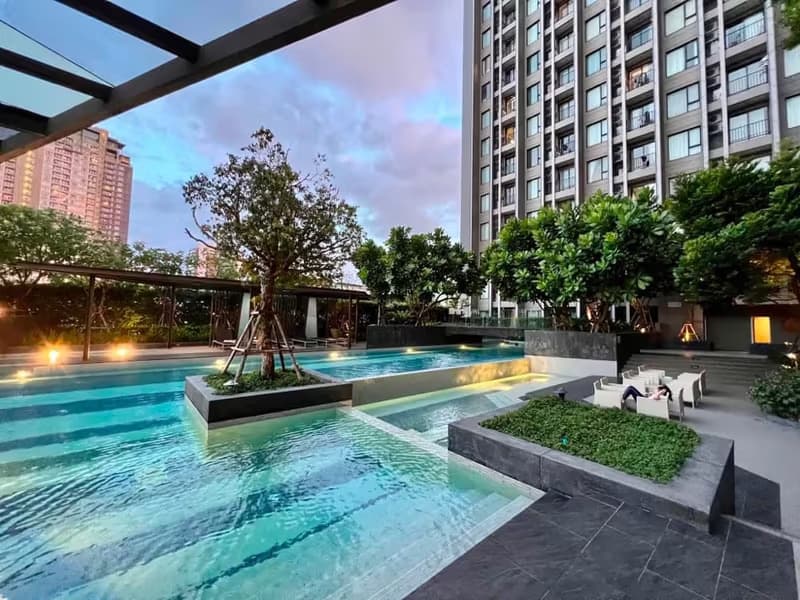 1 Bedroom Condo