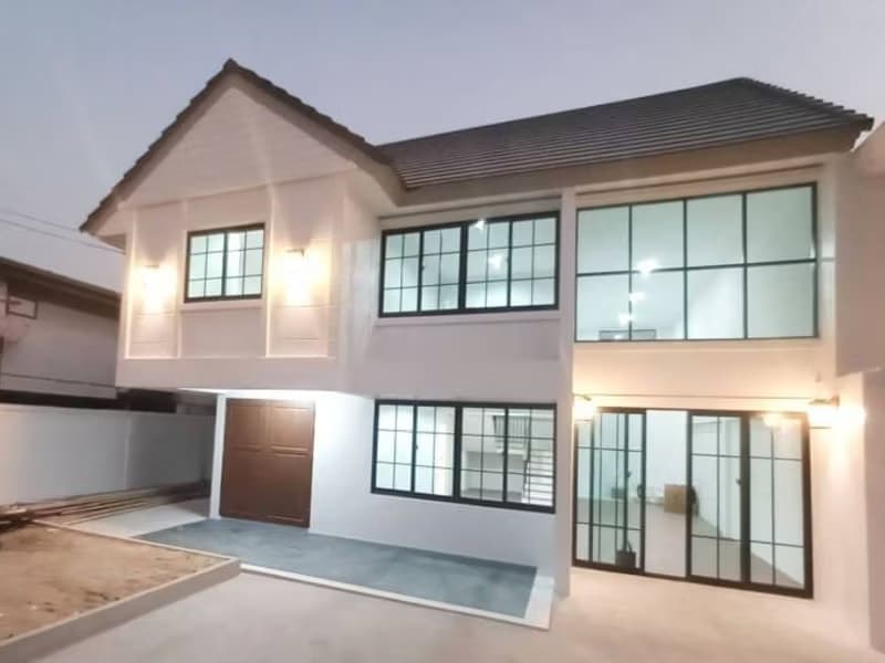 3 Bed House for Sale in Phra Khanong