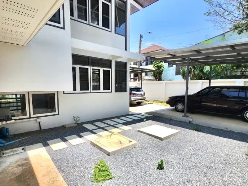 4 Bed House for Rent in Phra Khanong