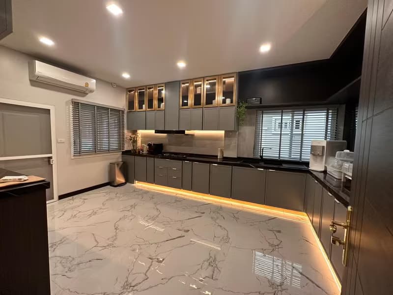 5 Bedroom House