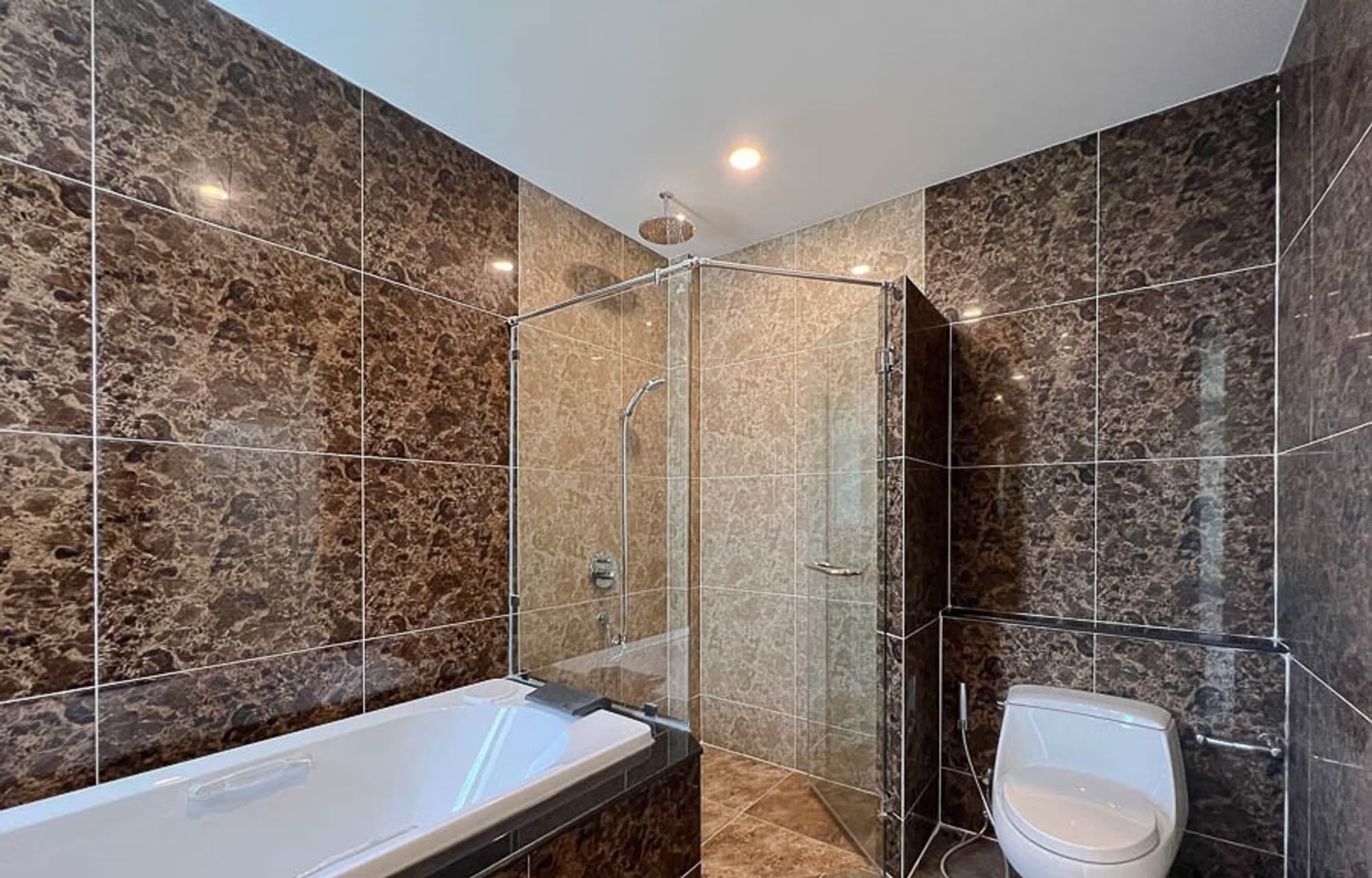 5 Bedroom House - Image 7