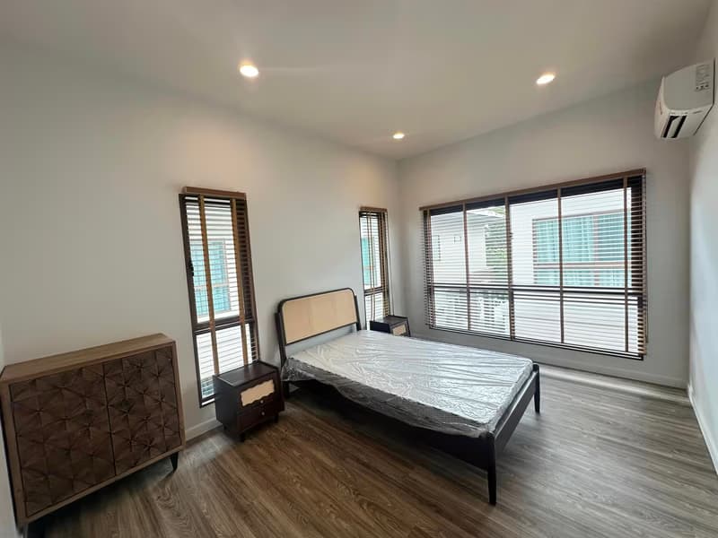4 Bed House for Rent in Bang Kapi