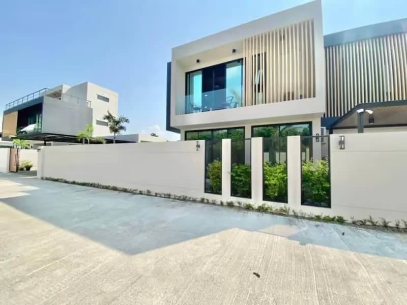 5 Bedroom House