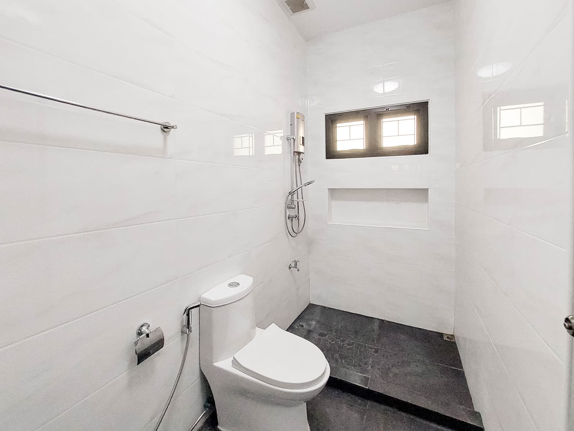 3 Bed House for Rent in Hang Dong - Image 9