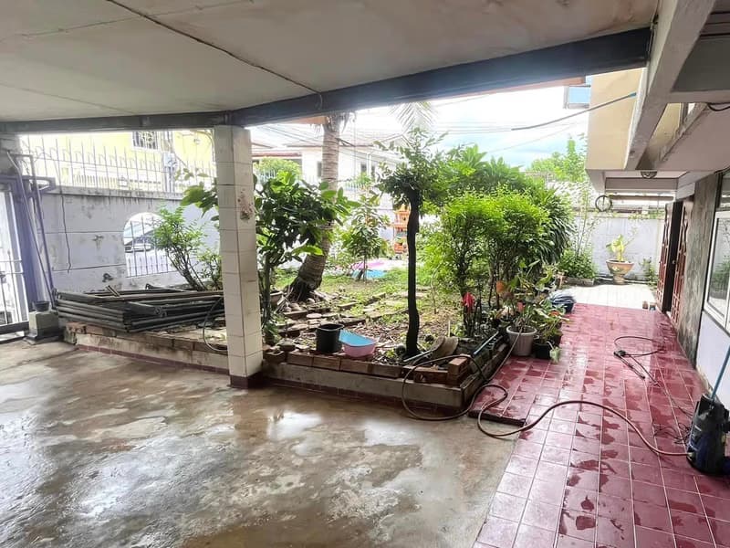 4 Bed House for Sale in Phra Nakhon