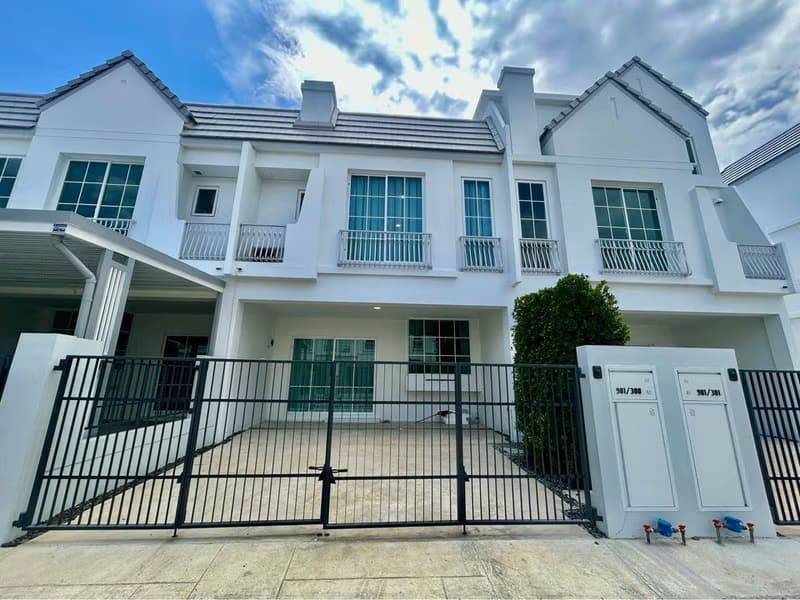 3 Bed Townhouse for Rent in Bang Phli