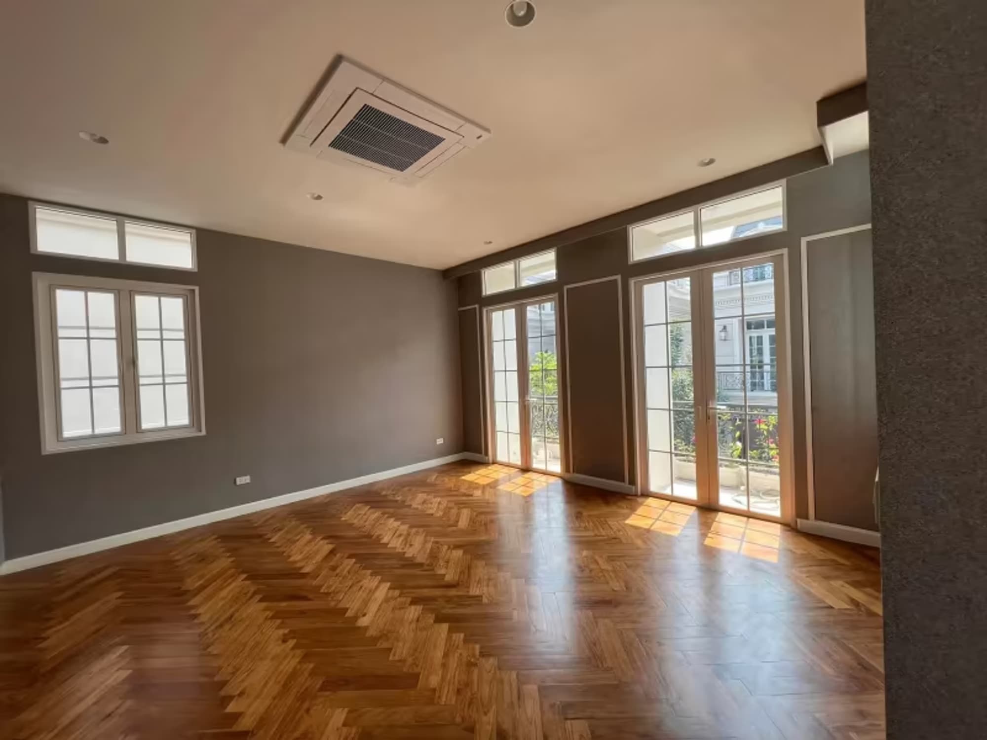 5 Bedroom House - Image 6