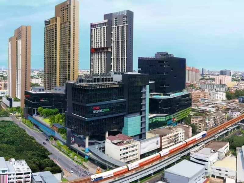 Condo for Rent at Whizdom Essence Sukhumvit 101