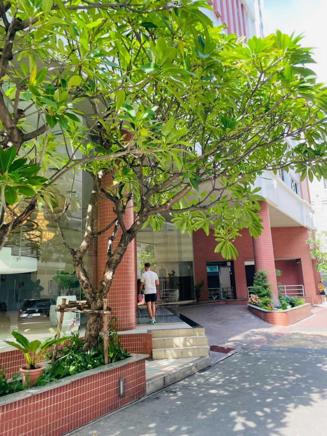 2 Bed Condo for Rent in Khlong Toei - Image 25